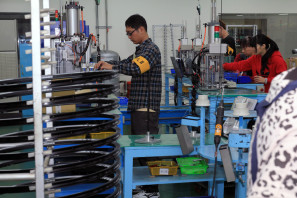SRAM Taiwan Factory Tours Suspension Shifters Derialleurs Carbon production110
