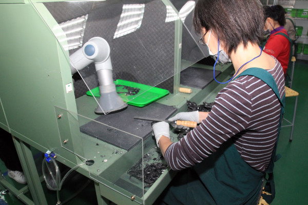 SRAM Taiwan Factory Tours Suspension Shifters Derialleurs Carbon production243