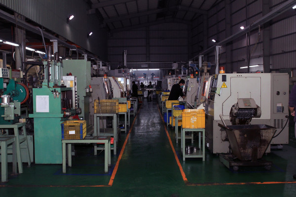 SRAM Taiwan Factory Tours Suspension Shifters Derialleurs Carbon production275