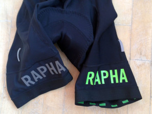 Rapha_Pro-Team_Thermal_bib_shorts_leg-gripper-detail