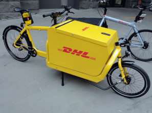 BFS15_Bullitt_cargo-bike_DHL-custom-Convoy-box