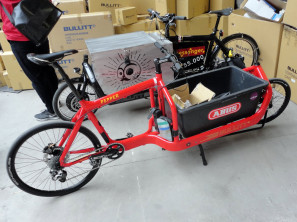 BFS15_Bullitt_cargo-bike_Plastic-box_Alubox