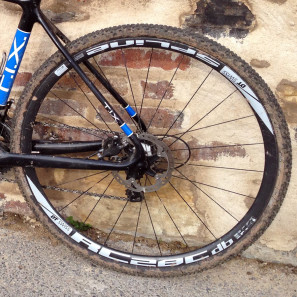 Storck_TIX_carbon_cyclocross_race_bike_DT-Swiss-RC28Cdb-Spline-clincher-wheelset_Schwalbe-Rocket-Ron