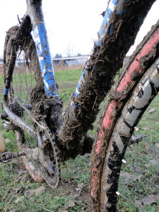 Storck_TIX_carbon_cyclocross_race_bike_Svitavy_downtube_grass-mud