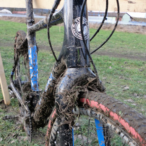 Storck_TIX_carbon_cyclocross_race_bike_Svitavy_fork_grass-mud