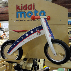 BFS15_Kiddi-Moto_Kurve_laminated-wood_kids_balance-bike_Evel-Knievel-signature