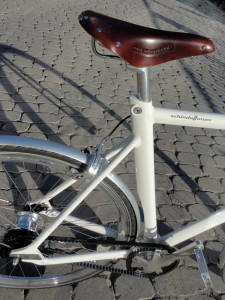 BFS15_Schindelhauer_Ludwig_aluminum_city-bike_fenders_Alfine_seat-cluster_seatpost-binder
