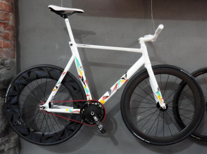 BFS15_Schindelhauer_custom-painted_Bikestyler-Customs-Toons_aluminum_track_fixie_bike_Hektor