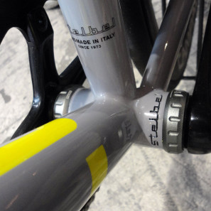 BFS15_Stelbel_Ortica_modern-steel_track-fixed-gear-bike_BSA-logo-bottom-bracket_made-in-italy
