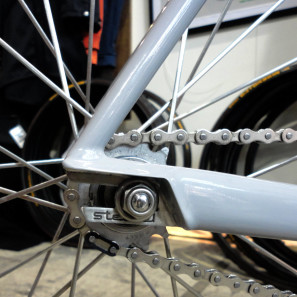 BFS15_Stelbel_Ortica_modern-steel_track-fixed-gear-bike_hooded-track-fork-ends_dropouts
