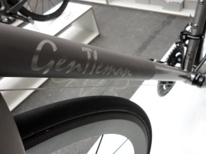 BFS15_Velocipedo_GenTIemen_titanium_road_frame_downtube_finish-details