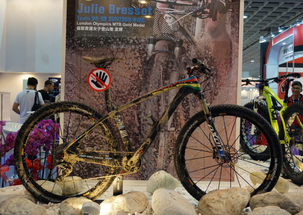 KMC-chains-Julie-Bresset-BH-xc-mountain-bike01