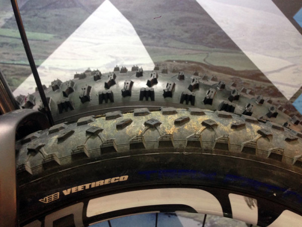 vee-tire-co-snowshoe-2xl-compared-to-Trax-Fatty03