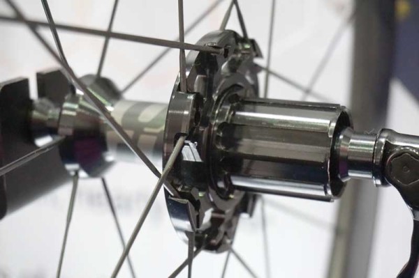 vittoria-graphene-carbon-fiber-road-bike-wheelset03