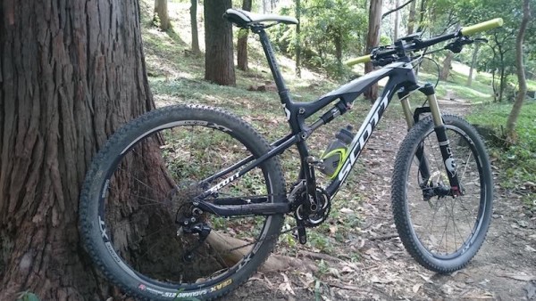 bikerumor pic of the day Sunday morning ride in Cerro Nutibara, a green lung in the heart of Medellin full of perfect singletracks. One more reason to visit our beautiful city!!!