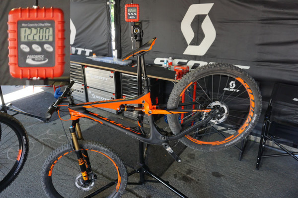 2016-Scott-bikes-Genius-700-tuned-275plus-actual-weight-01