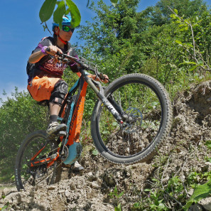 LaPierre_Overvolt_SX_800_Yamaha_mountain_ebike_MTB_riding_cwb