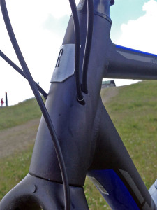 Rose-Bikes_Team-DX-Cross_aluminum_cyclocross-bike_headtube-routing-detail