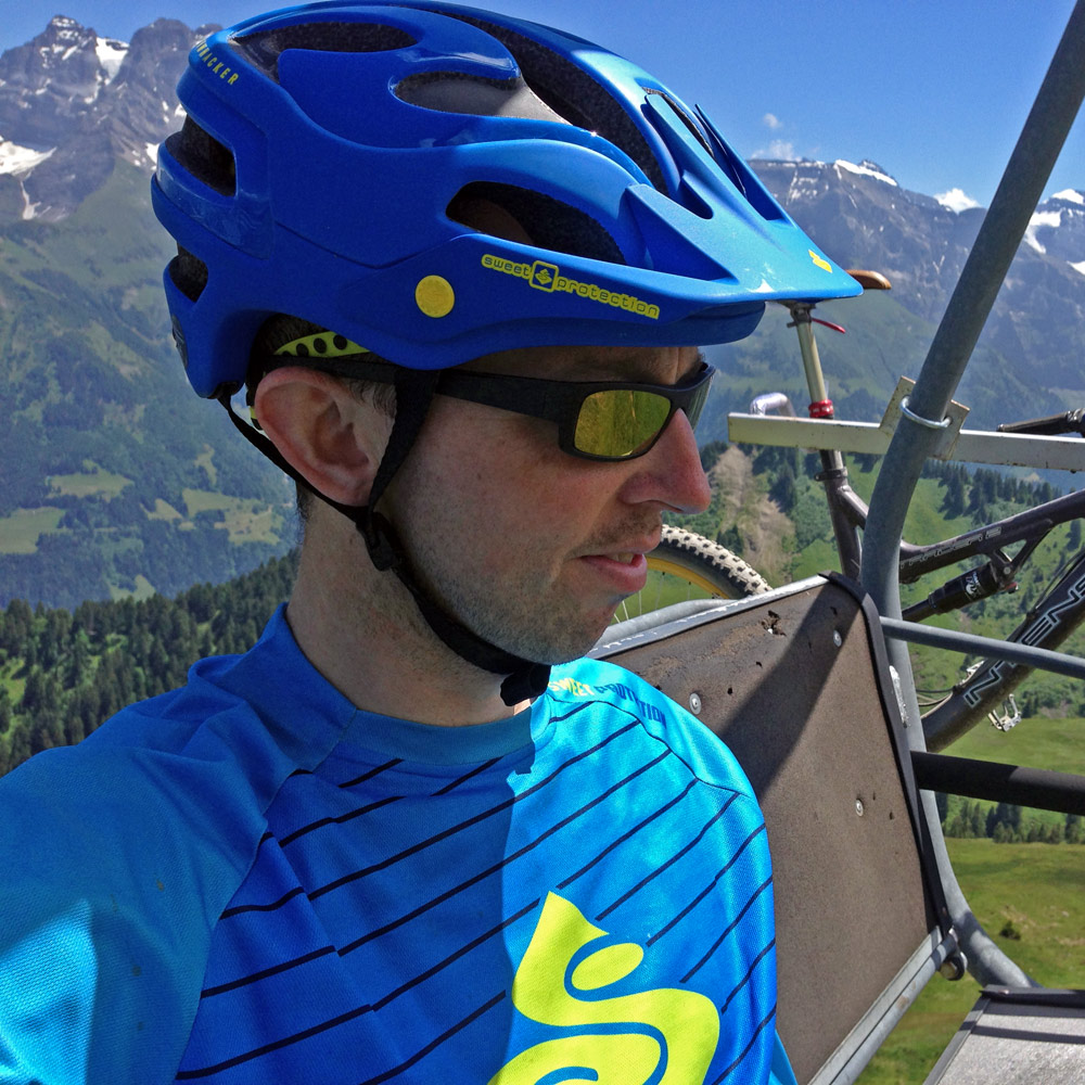 https://bikerumor.com/wp-content/uploads/2015/07/Sweet-Protection_Bushwacker-MIPS_mountain-bike-helmet_chairlift.jpg