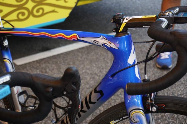 TDF2015-Team-Astana-Specialized-Tarmac-shark-01