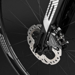 BH-Bikes_G7-Disc_aero_disc-brake_road-bike_fork-brake-detail