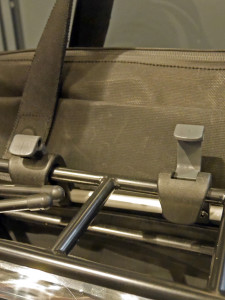 Brooks_Metropolitain-range_Lexington_briefcase_13l_lined-cotton-shoulder-panier-bag_Black_rack-mount-detail