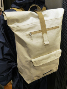 Brooks_Metropolitain-range_Rivington_Backpack_27l_lined-cotton-roll-top-bag_Natural