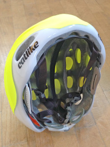 Catlike_Mixino_bike-helmet_snap-on_Aero-Shell-VD-2-0_fluoro-yellow_vent-coverage
