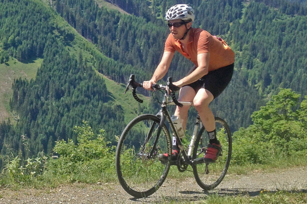 Catlike_Mixino_road_mountain_bike-helmet_Alpine-gravel-climbing