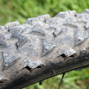 Ritchey_Trail-Drive_650b_2-25-inch_trail-bike-tire_tread-detail