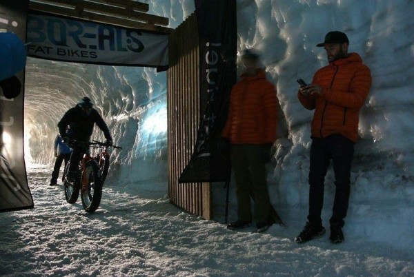 lauf-headquarters-tour-icelandic-ice-tunnel-in-glacier01