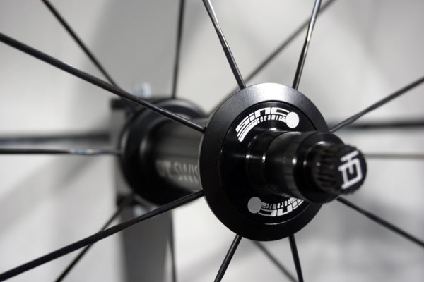 2016-DT-Swiss-RRC65-deep-aero-carbon-road-bike-wheels02