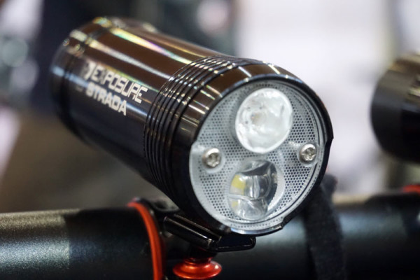 2016-exposure-strada-bicycle-headlight-with-side-illumination03