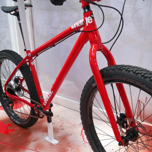 Charge-Bikes_Colour-Lab_Cooker-1-red_aluminum-fork-frame