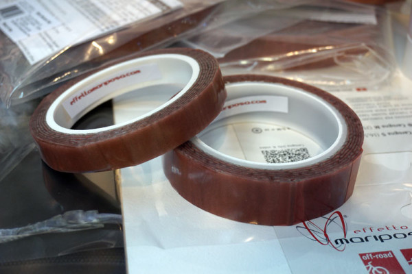 Effetto-Mariposa-tubular-adhesive-tape-and-mastic-remover01