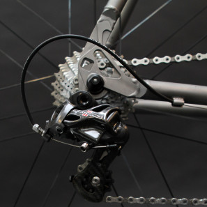 Festka_Asphalt-Pablo_titanium_custom-road-bike_team-Festka-Australia_dropout-detail