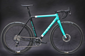 Festka_ONE-Gravel_carbon_disc-brake_custom-gravel-road-cross-cyclocross-bike_complete