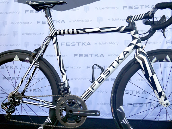 Festka_ONE-LT_Dazzle_carbon_custom-road-bike_frame-detail