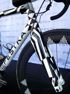 Festka_ONE-LT_Dazzle_carbon_custom-road-bike_front-end-detail