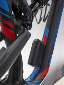 Lapierre_Spicy-Team_carbon_Enduro_mountain-bike_battery-linkage-detail