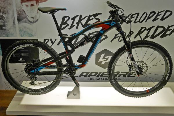 Lapierre_Spicy-Team_carbon_Enduro_mountain-bike_complete1