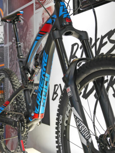 Lapierre_Spicy-Team_carbon_Enduro_mountain-bike_front-end-detail
