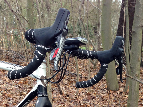 SRAM_Red-22-Hydro-Disc_WiFiLi_shift-brake-levers-forest