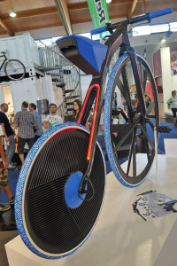 THM_Concept-1865_BASF_prototype-project-carbon-penny-farthing-e-bike_rear-details
