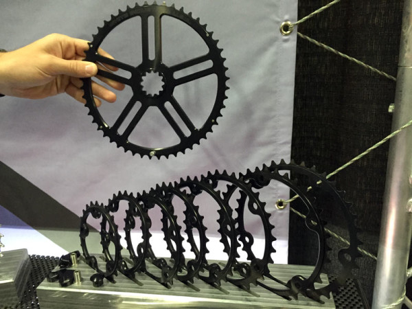 White-Industries-interchangeable-chainrings01