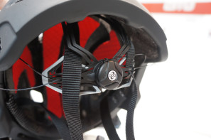 uvex jakkyl hde enduro helmet variotronic auto tint glasses (11)