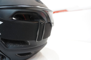 uvex jakkyl hde enduro helmet variotronic auto tint glasses (17)