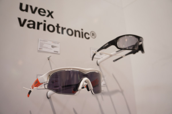 uvex jakkyl hde enduro helmet variotronic auto tint glasses (18)