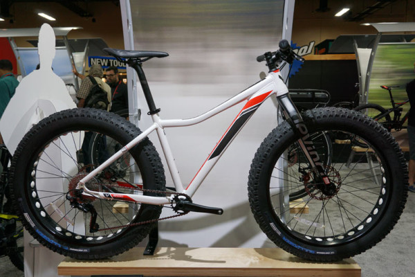 2016-Devinci-Minus-RS-snow-fat-bike01