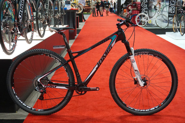 2016-Jamis-Dakota-Team-carbon-hardtail-XC-mountain-bike01